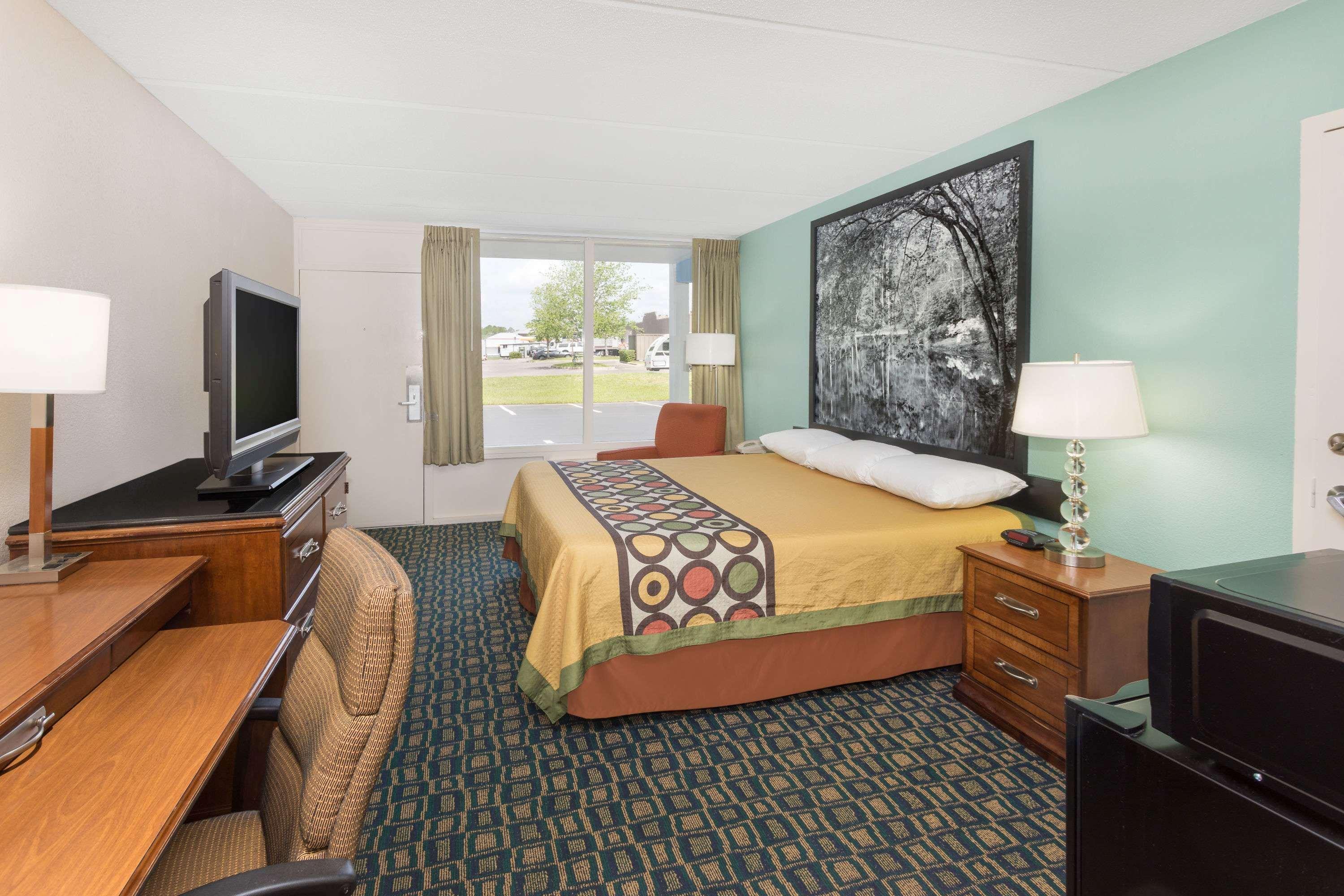 Super 8 by Wyndham Kingsland Hotel Bagian luar foto