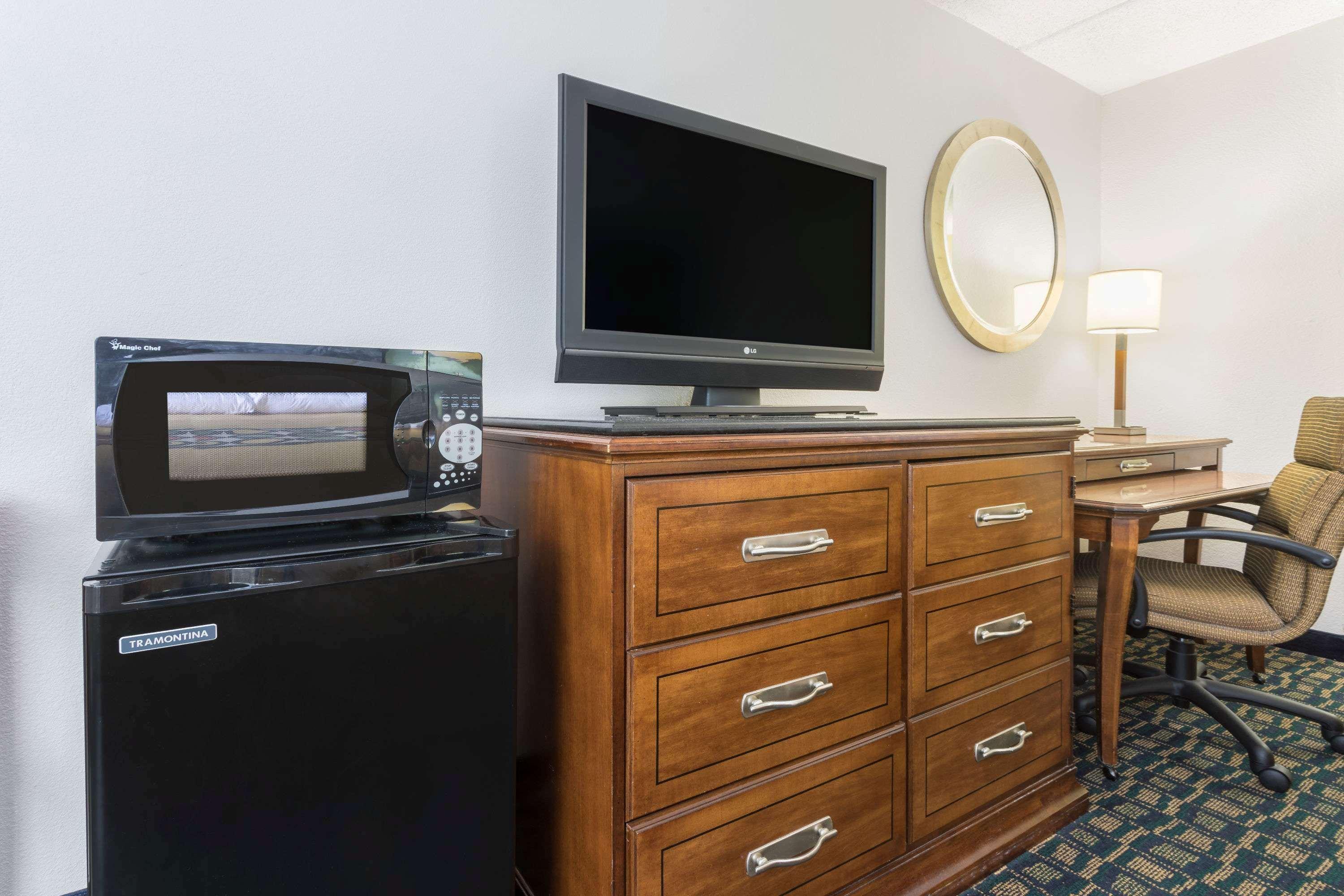 Super 8 by Wyndham Kingsland Hotel Bagian luar foto