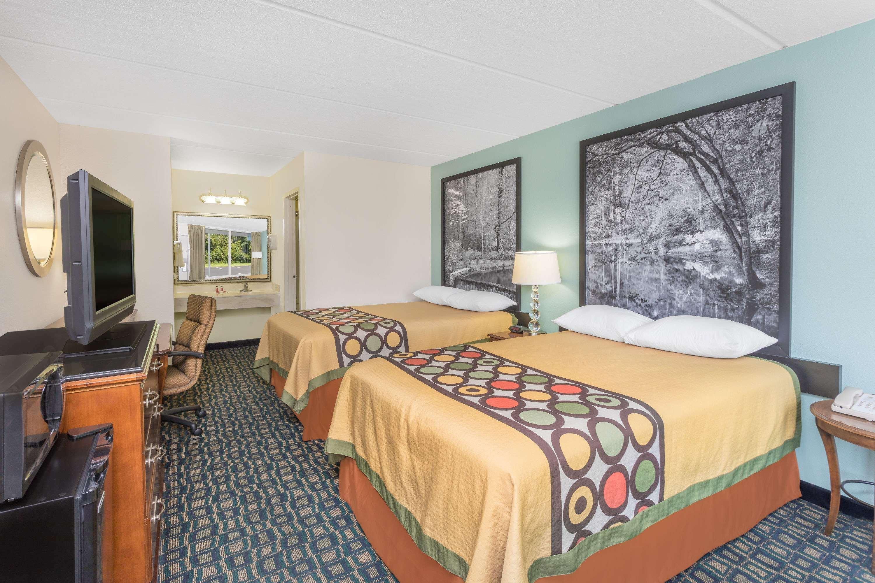 Super 8 by Wyndham Kingsland Hotel Bagian luar foto