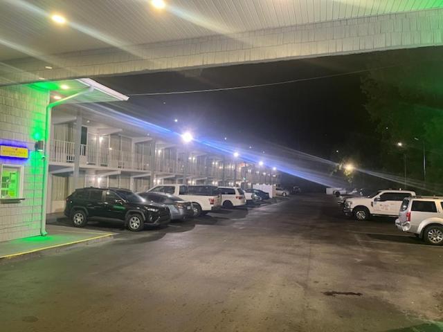 Super 8 by Wyndham Kingsland Hotel Bagian luar foto