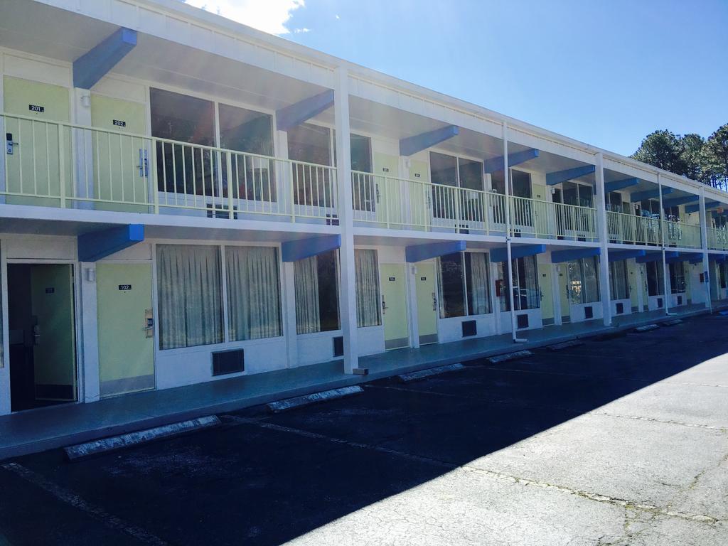Super 8 by Wyndham Kingsland Hotel Bagian luar foto